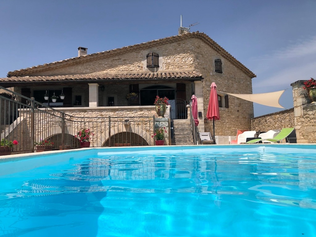Vue du Mas Labegude depuis la piscine Piscine du Mas Labégude